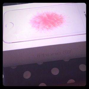 iPhone SE brok but w/ box & everything w/ purchase